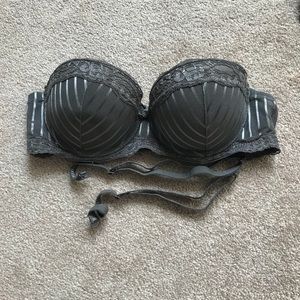 Pushup bra! Can be worn with or without straps.